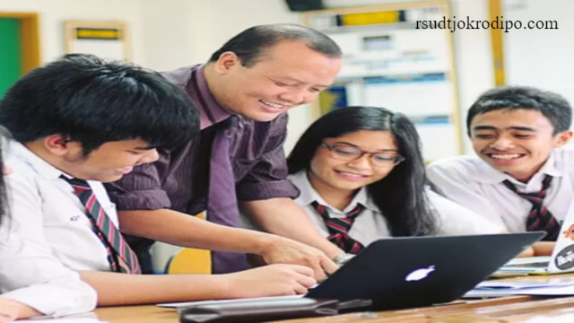 Cara Memanfaatkan Teknologi dalam Pendidikan, Guru Harus Tau